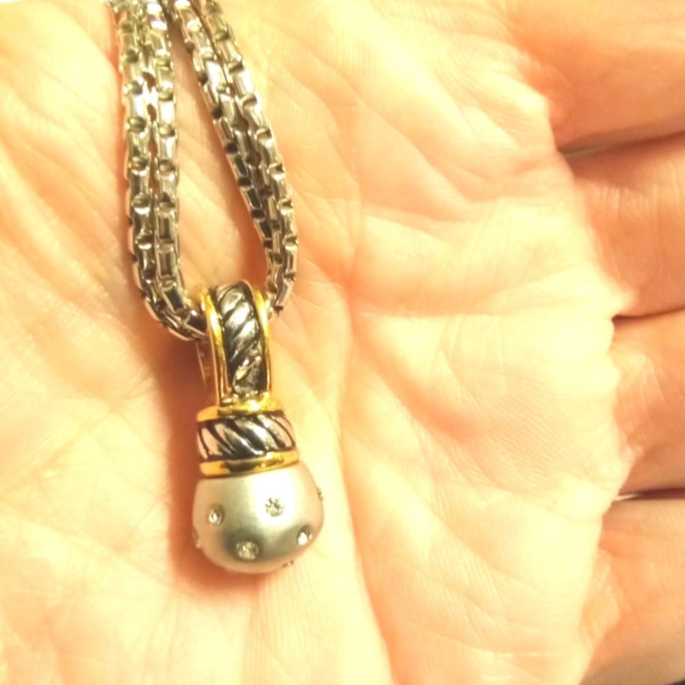 Drop faux pearl necklace - Picture 2 of 3